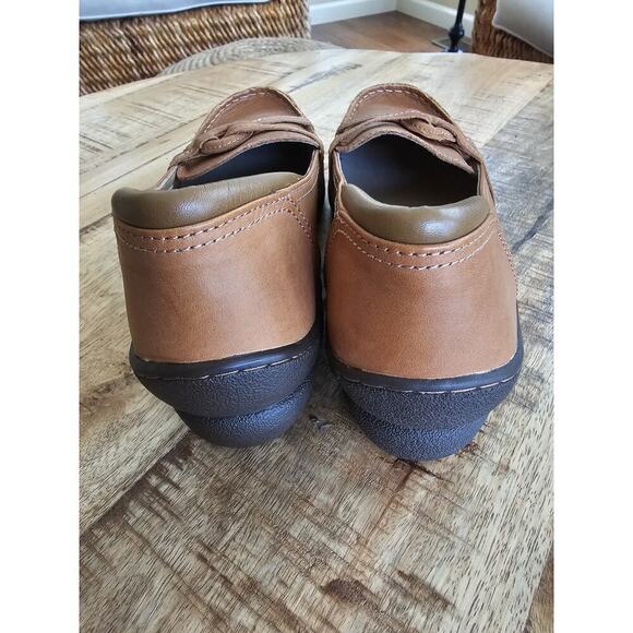 LL Bean Women's Tan Leather Slip On Loafer Wedge Shoes Size 8 - Picture 2 of 11